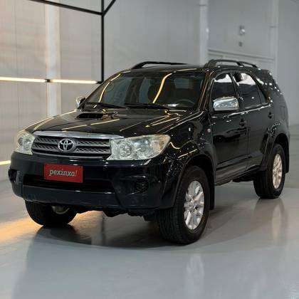 TOYOTA HILUX SW4 3.0 SRV 4X4 7 LUGARES 16V TURBO INTERCOOLER DIESEL 4P AUTOMÁTICO